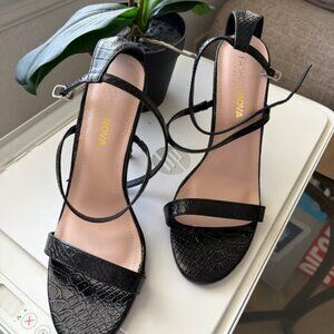 Fashion Nova: Black Strap Heels